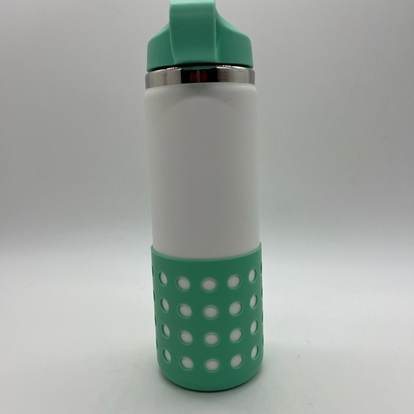 HYDRO FLASK  WHITE AND SEAFOAM GREEN 20 OUNCE INSULATED WATER BOTTLE - Picture 2 of 14